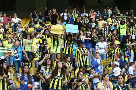 Fenerbahce Dynamo Kij W Tureccy Kibice Skandowali Nazwisko W Adymira