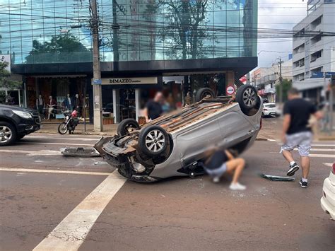 Capotamento Registrado Na Rua Paran No Centro De Cascavel Cgn O