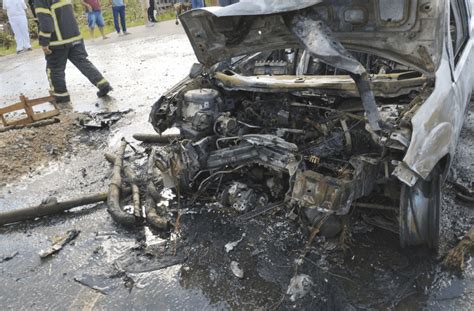 Homem Morre Ao Colidir Carro Retroescavadeira Em Navegantes