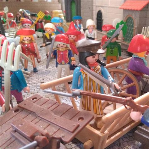 Diorama Inspiré De La Prise De La Bastille Réalisé En Playmobil