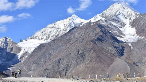 Khardung La Pass - Location, Weather, How to Reach, Things to Do | Adotrip