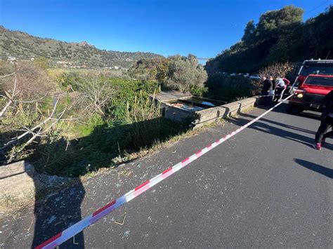 Tragedia Nel Messinese Precipita Da Un Ponte A Sant Alessio Muore Un