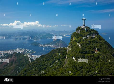 Statua Del Cristo Redentore In Cima Al Corcovado E Pan Di Zucchero