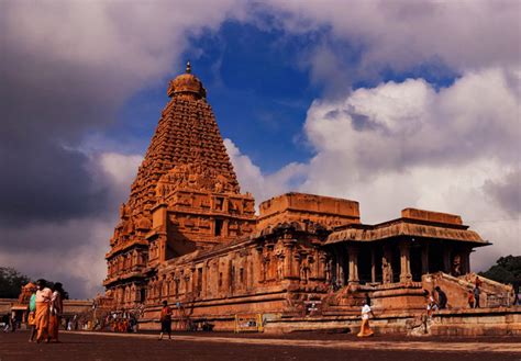 Brihadeeswarar Temple - Dravidian style Ancient Hindu Shiva Temple.