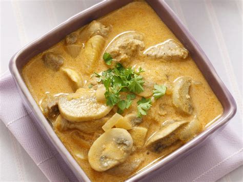 Gulasch Vom Schwein Mit Champignons Rezept Eat Smarter