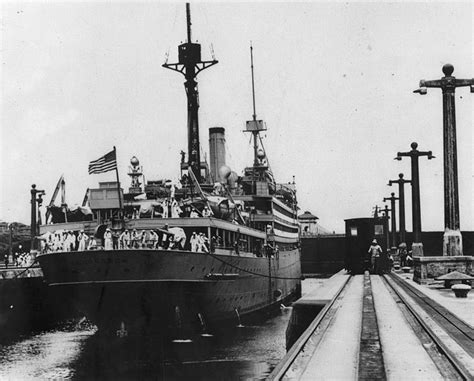 Photo Transport Uss Henderson In The Panama Canal 1930s World War Ii Database