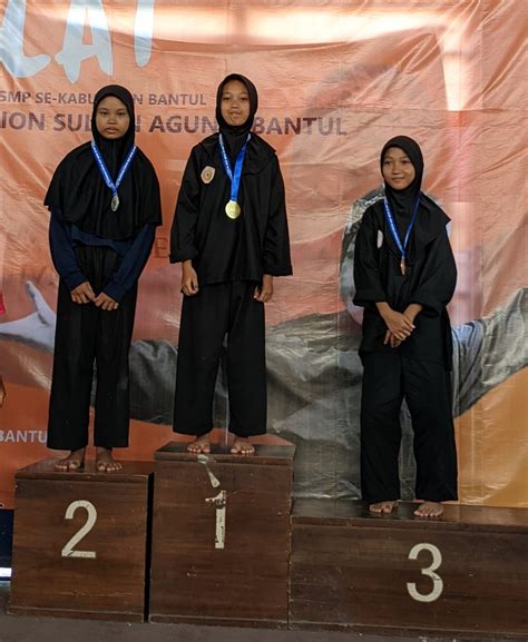 Siswi MTsN 8 Bantul Raih Juara 1 Kejuaraan Pencak Silat Tingkat