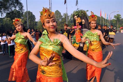 KARNAVAL BUDAYA GEBYAR NUSANTARA 2019 ANTARA Foto