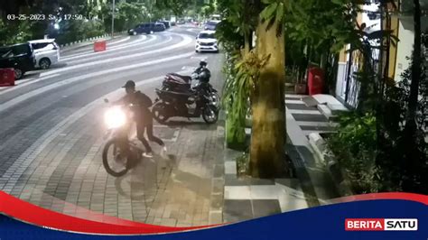 Asn Lagi Berbuka Puasa Kantor Pemkot Surabaya Di Bobol Maling Motor