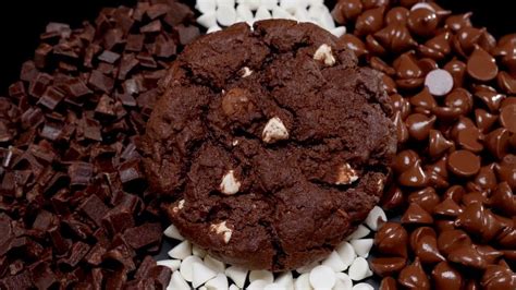 Triple Chocolate Chip Crumbl Cookies Youtube