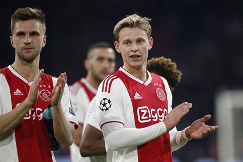 two soccer players are applauding each other