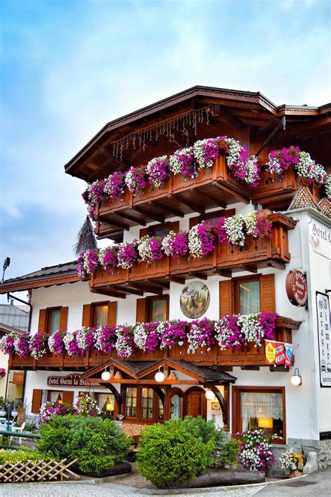 Estate A Madonna Di Campiglio Trekking Sulle Dolomiti Hotel La Montanara