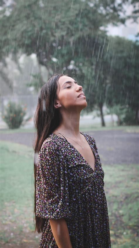 5 Tips To Prevent Hair Fall In Monsoon