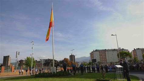 Ponferrada Celebra La Fiesta Nacional Con El Izado De Una Bandera De