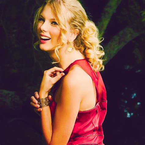 Post a pic of Taylor Swift laughing //Props// - Taylor Swift Answers ...