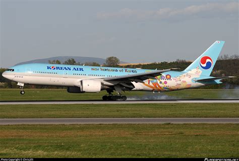 HL7752 Korean Air Boeing 777 2B5ER Photo By Chris Jilli ID 181750