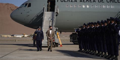 Presidente De La Rep Blica Gabriel Boric Font Aterriza En La Regi N