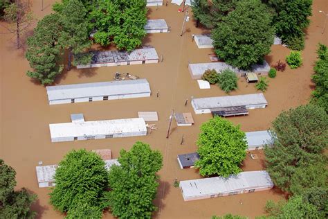 Mississippi River Floods #2 by Jim Edds/science Photo Library