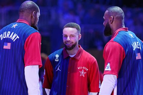 LeBron James Stephen Curry et Kevin Durant prêts à transmettre le