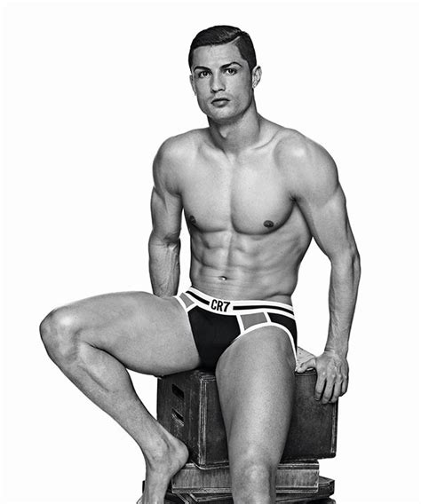 Cristiano Ronaldo Posa S De Cueca Nas Redes Sociais Ofuxico