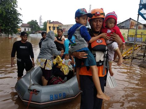 Baznas Evakuasi Korban Banjir Jakarta Baznas