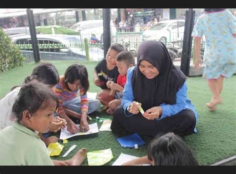 Taman Baca Masyarakat Kolong Fly Over Ciputat Sebagai Sarana