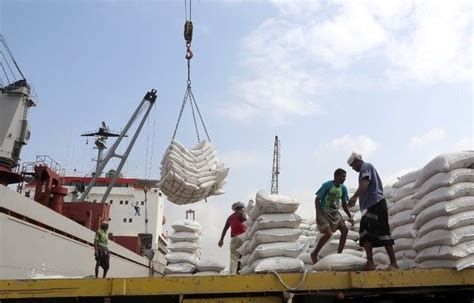 Houthis Prevent Aid From Reaching Yemenis