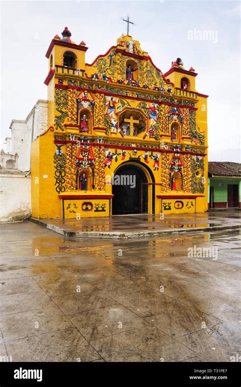 Colorida Fachada De La Iglesia De San Andr S Xecul Guatemala