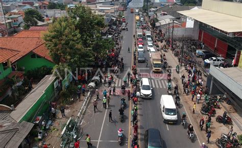 Evakuasi Kecelakaan Truk Kontainer Di Bekasi Antara Foto