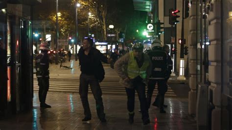 Panic In Paris Screaming Crowds Run Away From Memorial Abc News