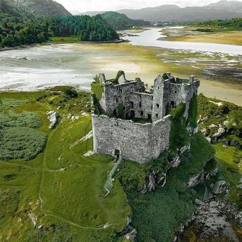 Abandoned castle ruins in scotland - familyatila