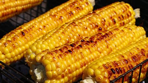 How To Grill Corn On The Cob 4 Recipes From An Expert Homes And Gardens