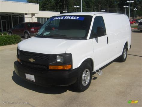 Summit White Chevrolet Express Cargo Van Photo