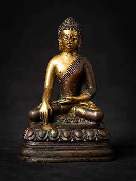 Antique bronze Nepali Buddha statue from Nepal