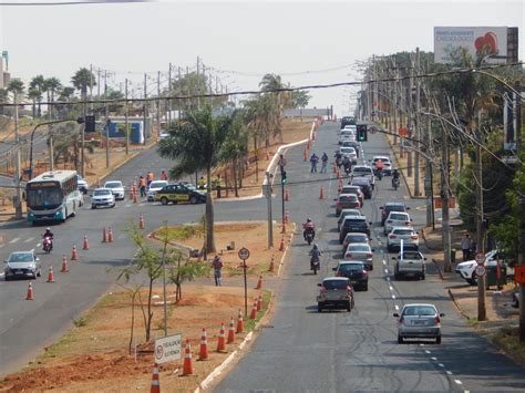 Viaduto Na Avenida Nicomedes Alves Dos Santos Sobre A Avenida Dos