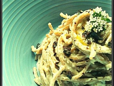 Spaghetti Di Farro Con Caprino Fave Di Cacao E Fiori Di Timo Ricetta