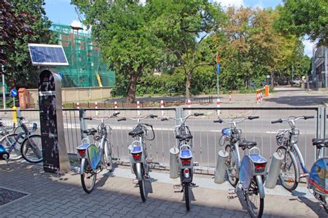 Bicicletas Estacionadas No Estacionamento Alugado Transporte Urbano