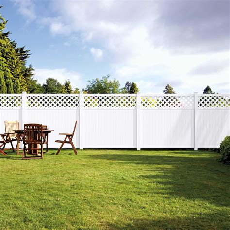 Outdoor Essentials Lewiston 6 Ft H X 6 Ft W White Vinyl Lattice Top Fence Panel Hardwares