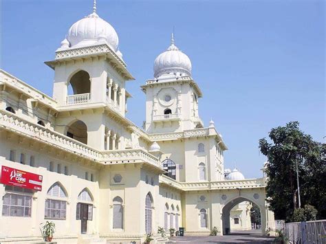 Lucknow University: Lucknow University bans protests, walking in groups ...