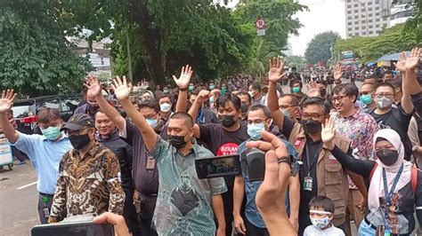 Tinggalkan Gedung Kpk Novel Baswedan Dkk Disambut Bw Dan Busyro Muqoddas