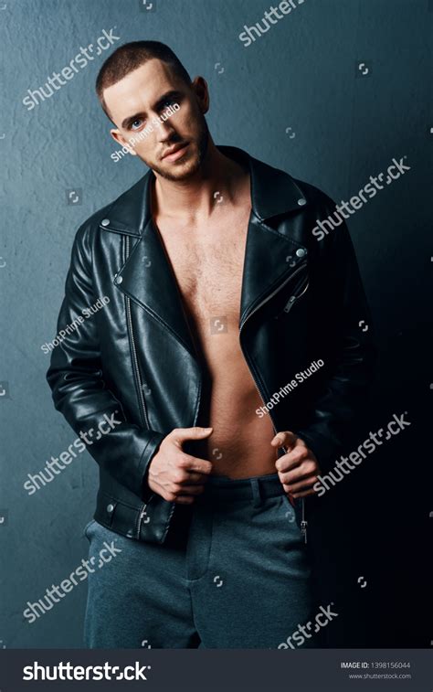 Sexy Man Leather Jacket On Naked Foto De Stock 1398156044 Shutterstock