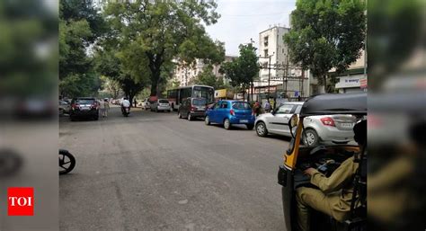 Dangerously Parked Cars DP Road Kothrud Times Of India