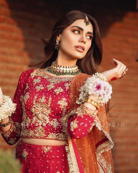 Sadaf Kanwal Looks Splendid In Gorgeous Red Bridal Ensemble Reviewitpk