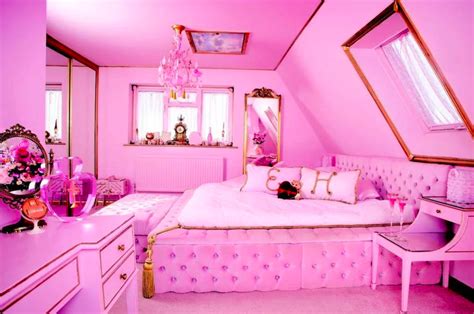 Dream of all things pink in this Essex mansion that you can actually ...