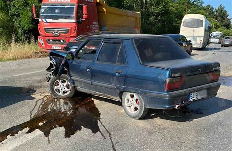 İki otomobilin kafa kafaya çarpıştığı kaza kamerada Medyabar