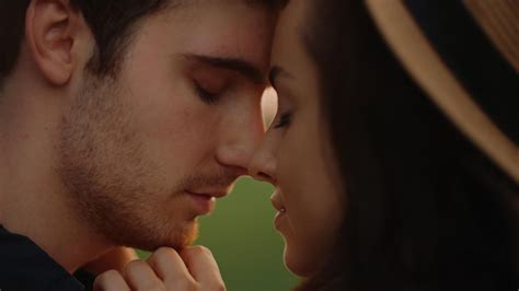 Premium Photo Portrait Of Loving Man And Woman Touching Foreheads