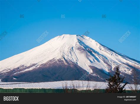 Mount Fuji Fujiyama Image And Photo Free Trial Bigstock