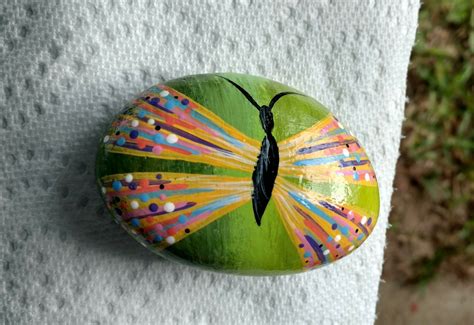 An Easy To Paint Colorful Butterfly Rock Rock Art Painted Rock