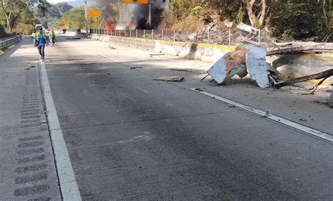 Muere Calcinado Chofer De Tractocami N Incendiado En Autopista Del Sol