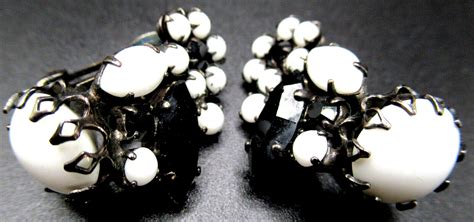 Schreiner Signed Black White Rhinestone Flower Vint Gem